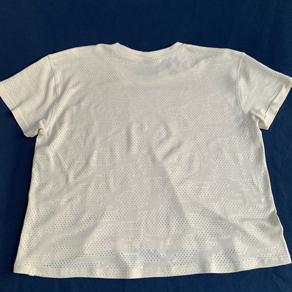 Lululemon shirt women’s 6 Ivory crop short sleeve sportswear athletic athleisure